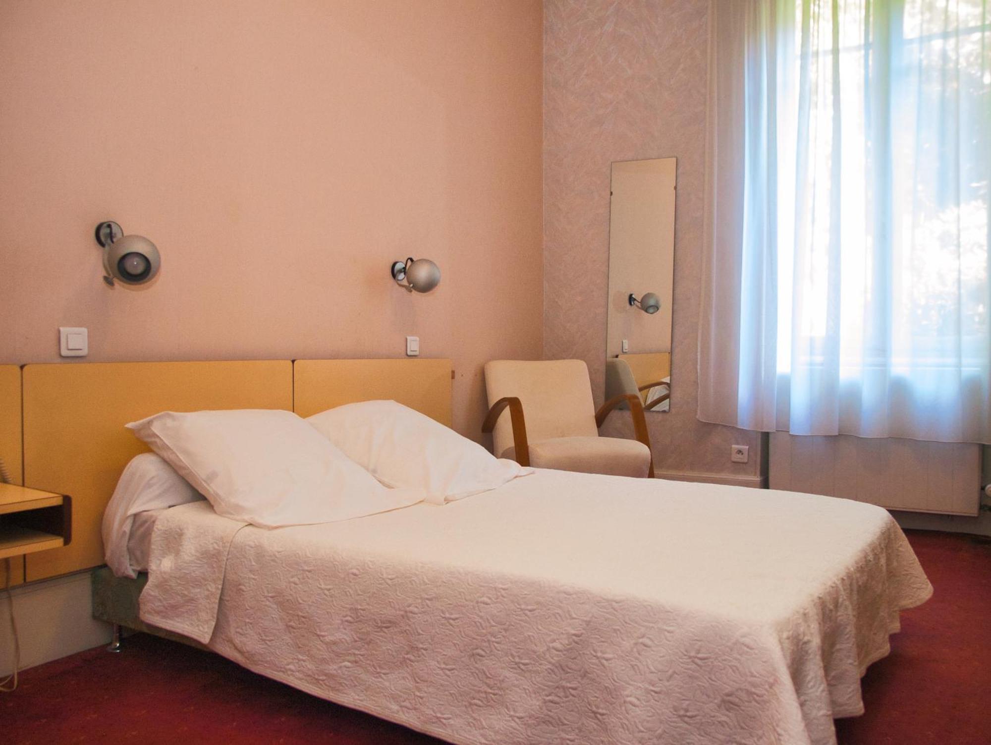 Hotel De Paris Chatel-Guyon Bagian luar foto